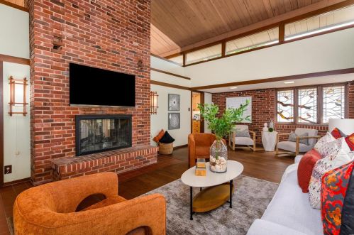 2 Sherwyn Ln, Saint Louis MO 63141-7821 exterior