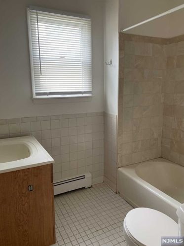 85 Shr Ave, Dumont NJ 07628-2332 exterior