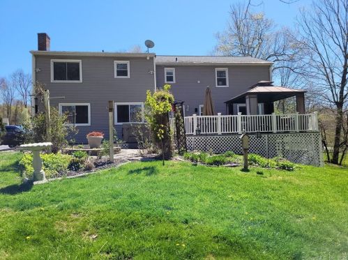 26 Oakwood Dr, Seymour CT  06478-1411 exterior