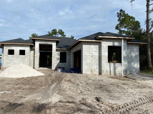 232 12th St, Naples, FL 34120-9449