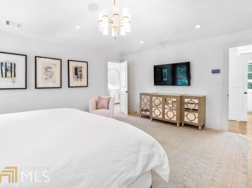 2312 Montview Dr, Atlanta GA 30305-4071 exterior