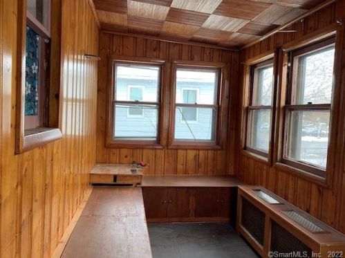 28 New King St, Enfield CT 06082-3527 exterior