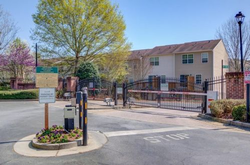 2495 Ivey Crest Cir, Tucker GA  30084-3762 exterior