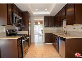 928 Plz Escondido, Fullerton CA  92833-2069 exterior