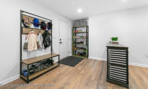 284 Pelican Rd, Middletown NJ 07748-3040 exterior