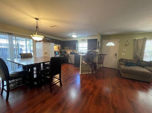 10110 Mitchell Ave, Tampa FL 33612-8019 exterior