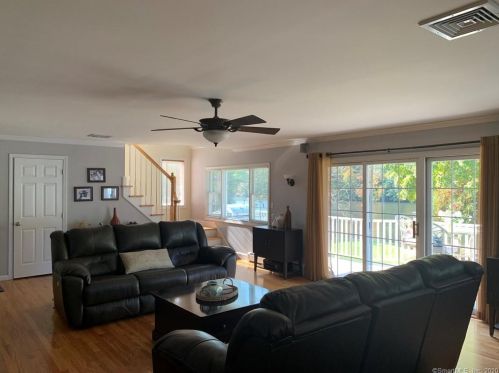 469 Roosevelt Dr, Seymour CT 06478-2701 exterior