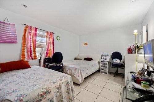 572 Mccomb Ave, Fort Pierce FL 34953-3924 exterior