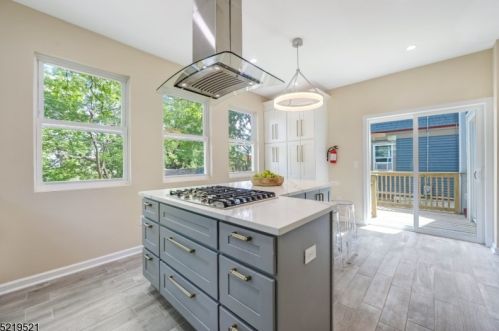 25 Cloverhill Pl, Montclair NJ  07042-4818 exterior