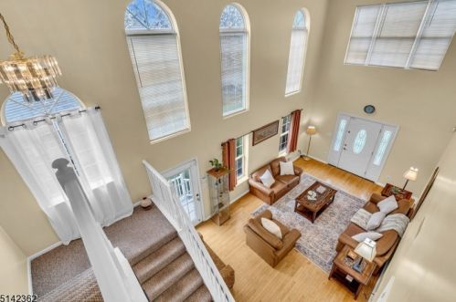 9 Delaney Ct, Bridgewater NJ 08807-5568 exterior