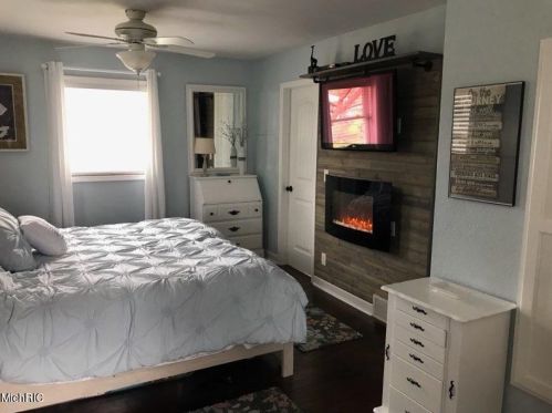 2102 Monte Ave, Meskegon MI 49444-4524 exterior