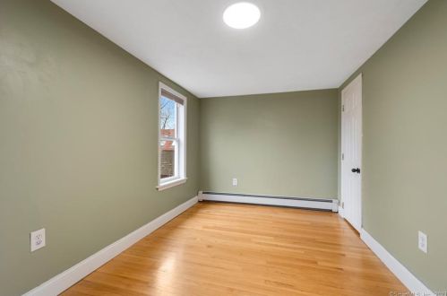 92 West St, Windsor Locks CT  06096-1813 exterior