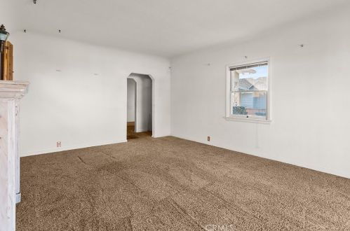 9716 Oak St, Bellflower CA 90706-5326 exterior