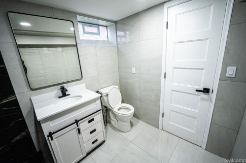 8451 Nightingale St, Dearborn Heights MI  48127-1203 exterior