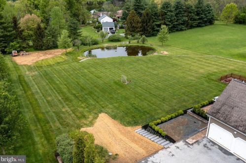 30 Hershey Dr, Pottstown PA 19465-8137 exterior