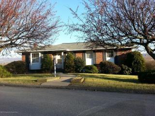 307 Roberts Ct, Scranton PA  18504-1758 exterior