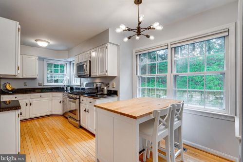 6263 Gentle Ln, Alexandria VA 22310-2260 exterior