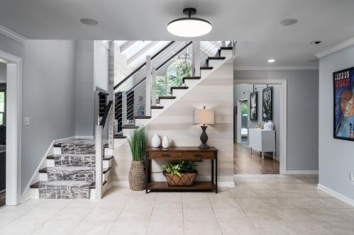 840 Donges Rd, Milwaukee, WI 53217-1467