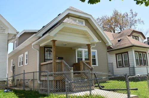 4624 29th St, Milwaukee, WI 53209-6008