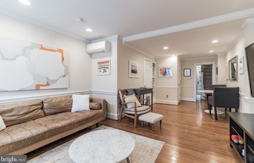 186 Levering St, Philadelphia, PA 19127-1435