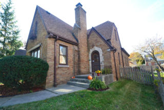 3709 56th St, Milwaukee, WI 53220-2046