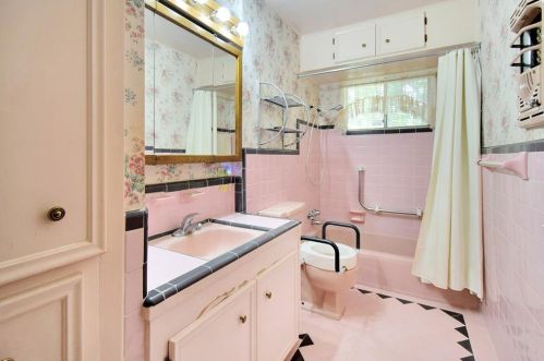 1301 Carolyn Ct, Humble TX 77338-8117 exterior