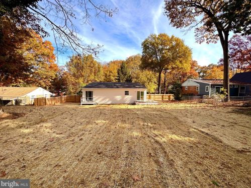 5910 Brookview Dr, Alexandria VA 22310-1819 exterior