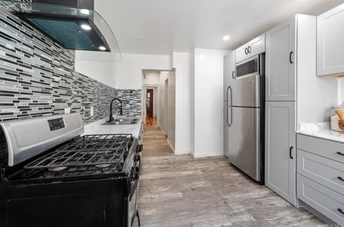 2983 Perry Ave, Bronx NY 10467-4105 exterior