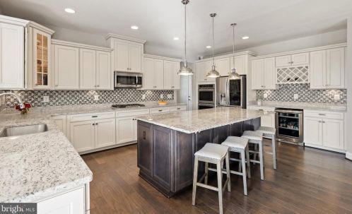 23073 Creighton Farms Dr, Leesburg VA 20175-6491 exterior