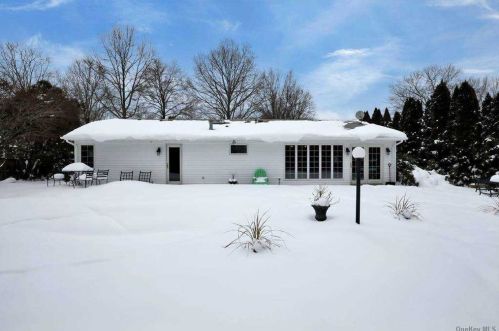 12 Belmar Ln, Commack NY 11725-1104 exterior