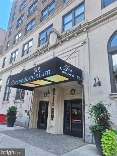 1324 Locust St, Philadelphia PA 19107-5604 exterior