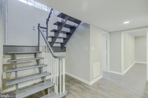 8901 Linton Ln, Alexandria VA 22308-2438 exterior