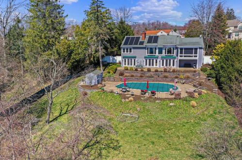 12 Pne Rd, Valhalla NY 10595-1129 exterior