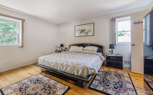 1 Charles Ct, Edison NJ 08820-2818 exterior