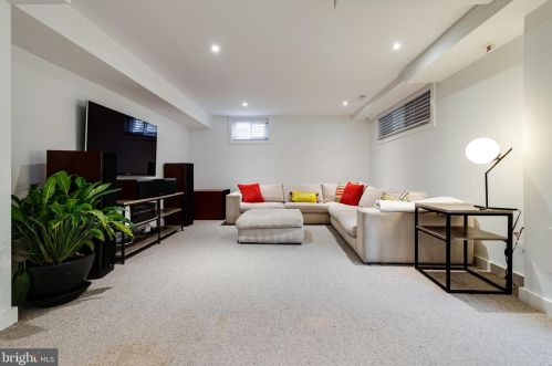 116 Gladden St, Alexandria VA 22304-2402 exterior