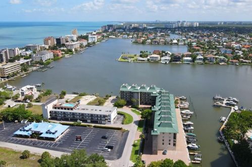 271 Southbay Dr, Naples FL 34108-2344 exterior