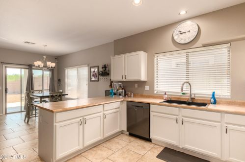 33712 26 Ave, Phoenix AZ 85085-5060 exterior