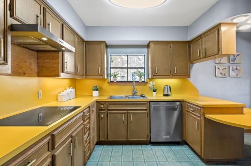 8409 Adirondack Trl, Austin TX 78759-7935 exterior