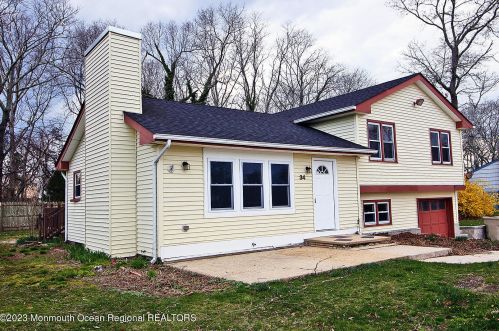 34 Locker St, Berkeley Township, NJ 08721-1213