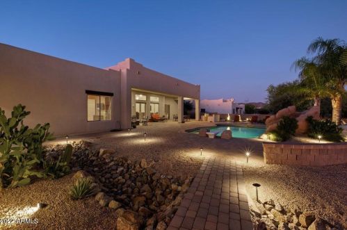 2007 Carriage Dr, Phoenix AZ 85086-8413 exterior