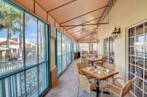 12920 Coral Lk Dr, Boynton Beach FL 33437-4146 exterior