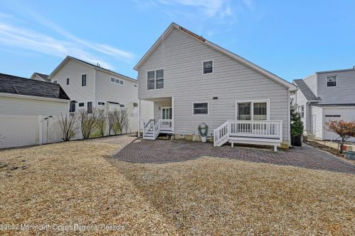 19 New Jersey Ave, Lavallette NJ 08735-2528 exterior