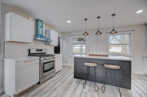 4911 76th St, Milwaukee WI  53220-4305 exterior