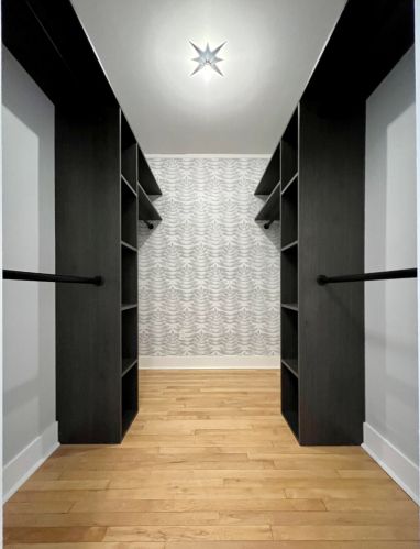 4532 Newhall St, Milwaukee WI 53211-1527 exterior