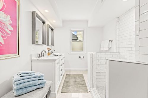 7705 Lake Dr, Milwaukee WI  53217-2910 exterior