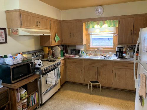 3608 101st St, Milwaukee, WI 53222-2307