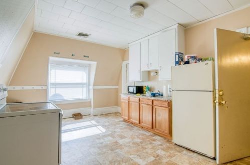 78 Maple St, Springfield MA 01105-1858 exterior