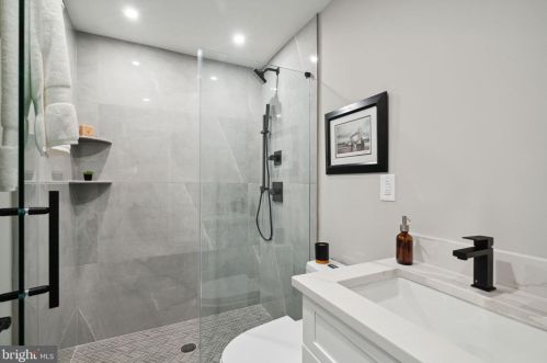 2200 Kater St, Philadelphia PA 19146-1139 exterior