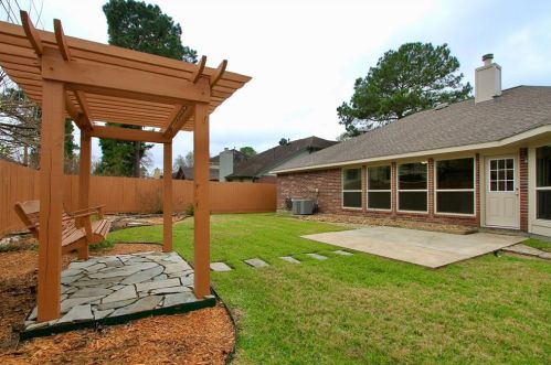 19122 Dee Wood Dr, Humble TX exterior