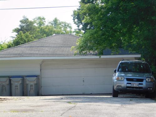 6708 60th St, Milwaukee, WI 53223-5807